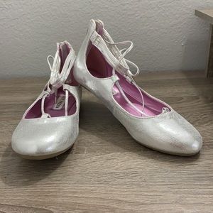 steve madden youth girl silver jelanor flats